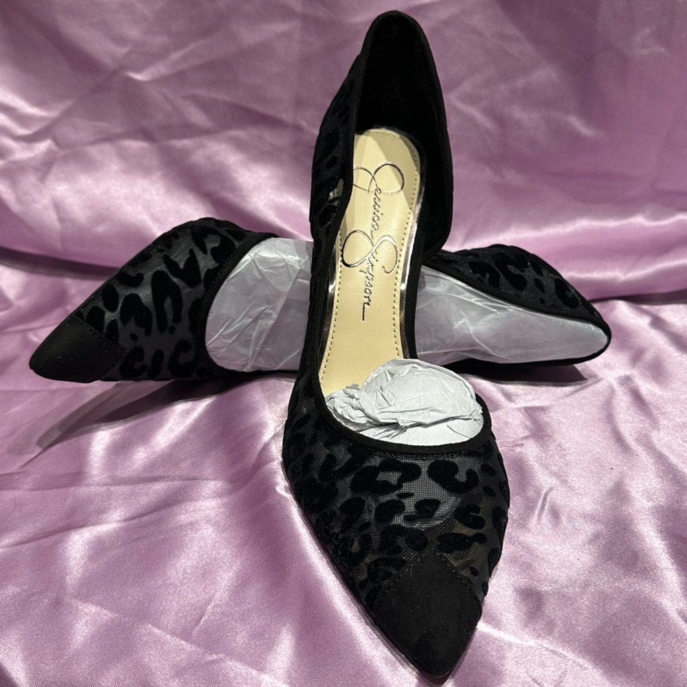 Black leopard pumps